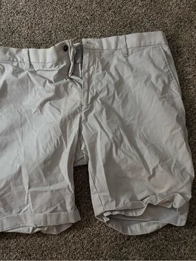 Cole Haan Men’s White Flat Front Casual Shorts